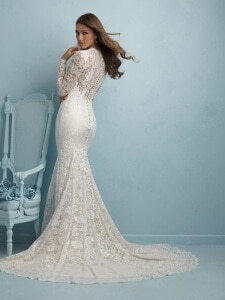 שמלת כלה מתחרה עם שובל