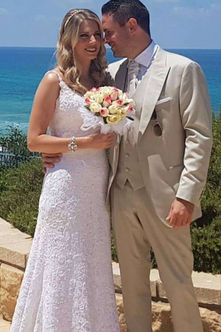 שמלת כלה לחתונה על הים